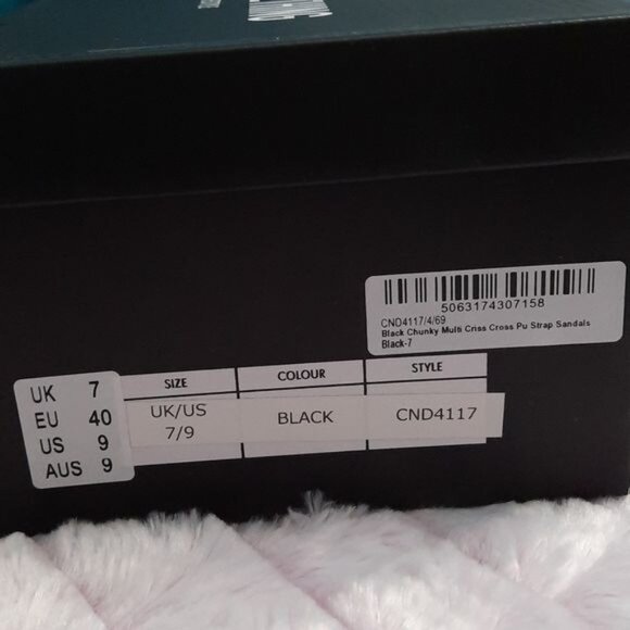 Pretty Little Thing NIB Black Chunky Crisscross Faux Leather Strap Sandals Size9 - Picture 8 of 10